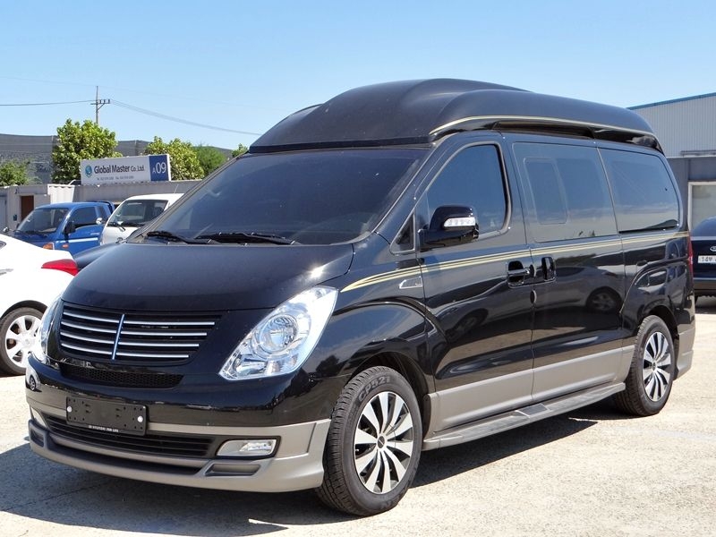 Купить гранд старекс с пробегом в россии. Hyundai Starex Limousine. Grand Starex Limousine. Hyundai Grand Starex лимузин. Hyundai Grand Starex h1 черный.