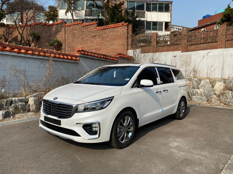 Kia Carnival Р±РµР»С‹Р№